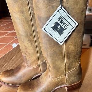 Frye Campus dark brown boots NEW